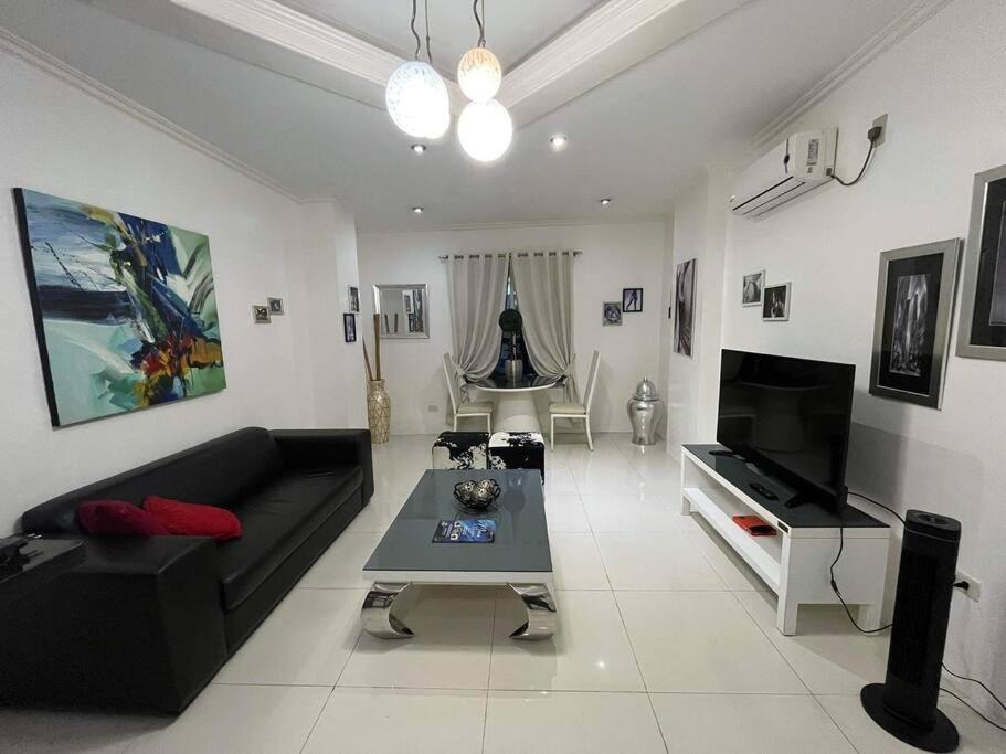 Kandi Big 1 Bedroom King Bed, Free Housekeeping, Wi-Fi Angeles Eksteriør billede