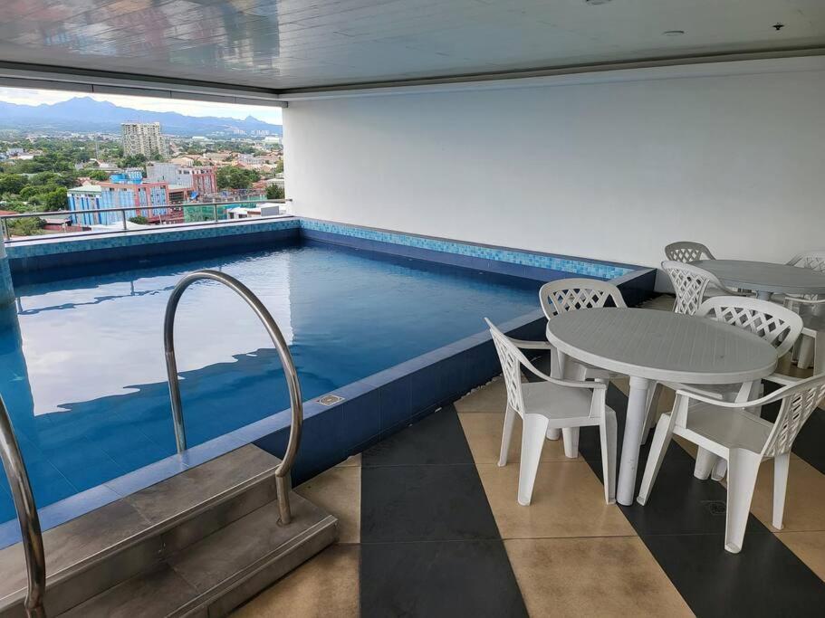 Kandi Big 1 Bedroom King Bed, Free Housekeeping, Wi-Fi Angeles Eksteriør billede