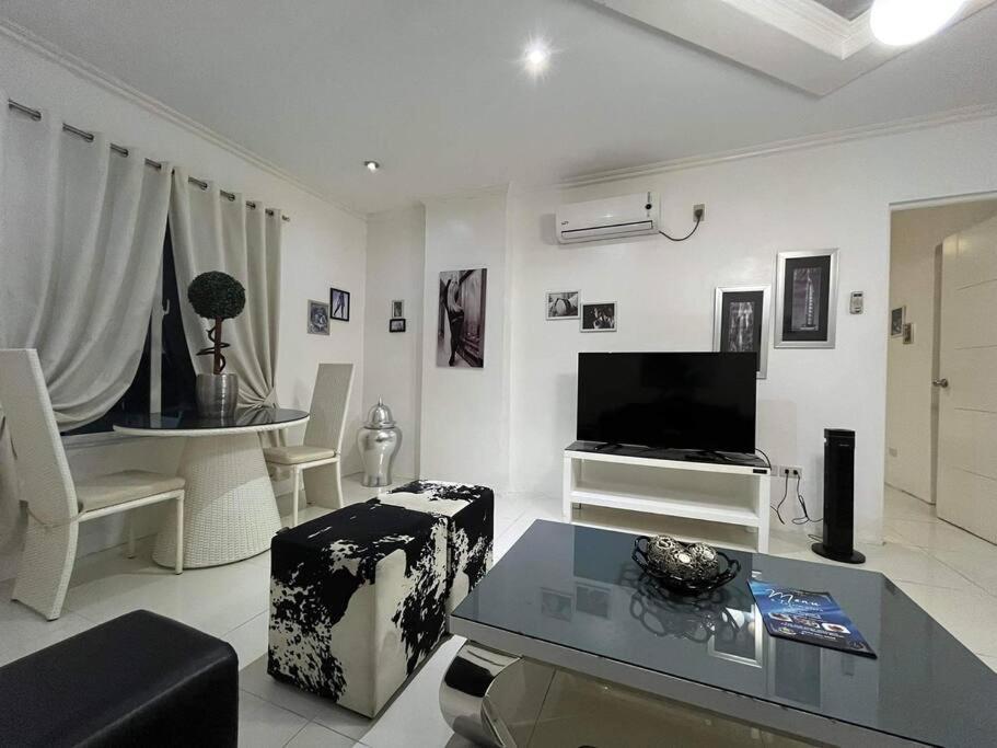 Kandi Big 1 Bedroom King Bed, Free Housekeeping, Wi-Fi Angeles Eksteriør billede